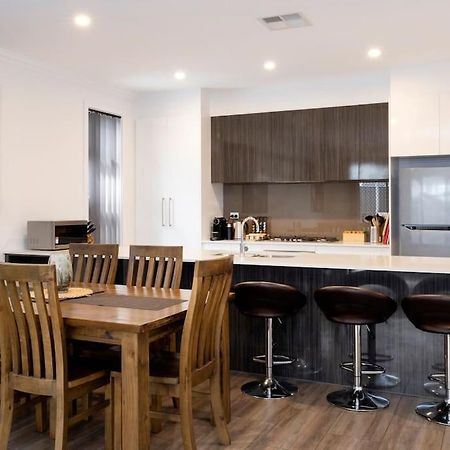 Luxury Home In Christies Beach With King Bed, Nbn, Netflix, 3Bed 2Bath Экстерьер фото