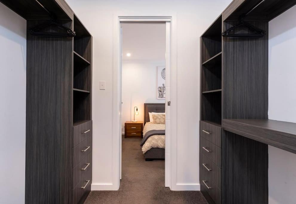 Luxury Home In Christies Beach With King Bed, Nbn, Netflix, 3Bed 2Bath Экстерьер фото