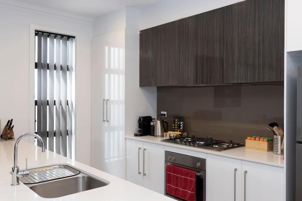 Luxury Home In Christies Beach With King Bed, Nbn, Netflix, 3Bed 2Bath Экстерьер фото