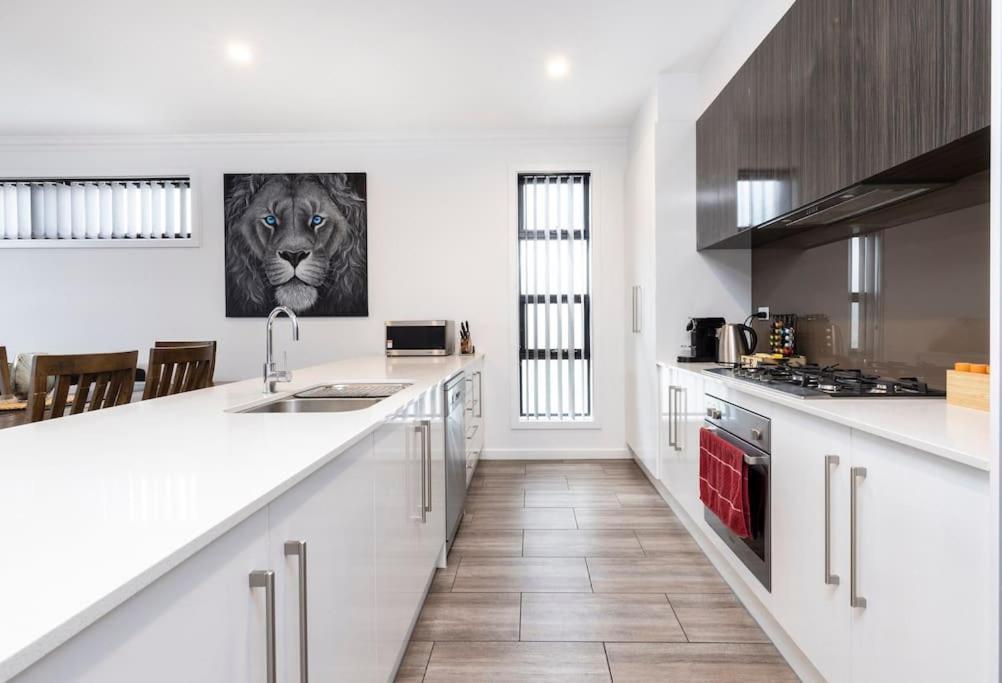 Luxury Home In Christies Beach With King Bed, Nbn, Netflix, 3Bed 2Bath Экстерьер фото