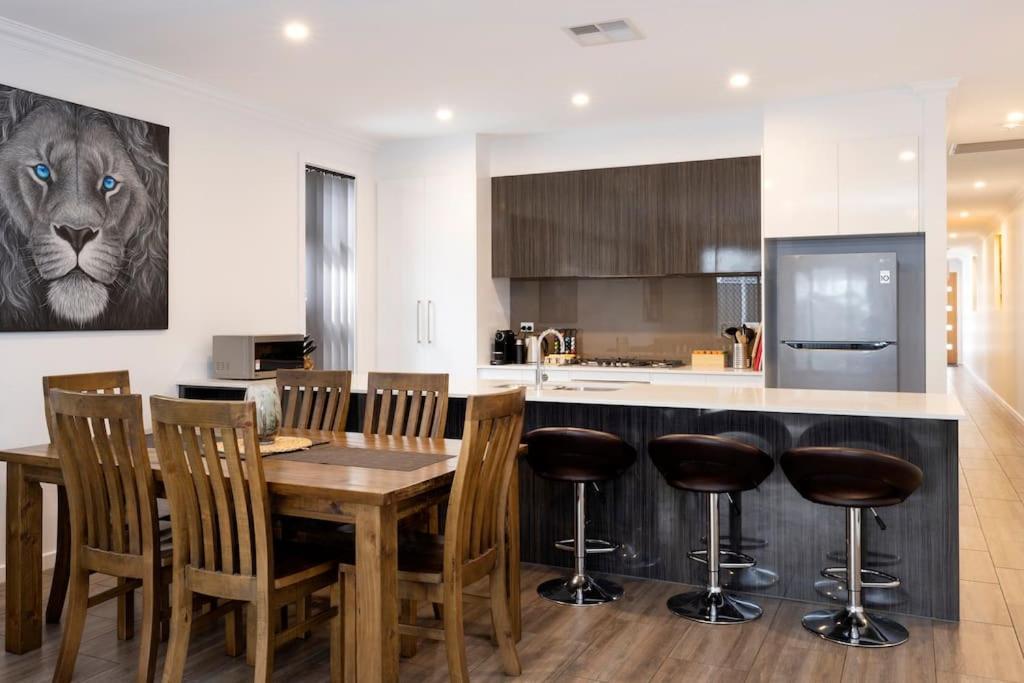 Luxury Home In Christies Beach With King Bed, Nbn, Netflix, 3Bed 2Bath Экстерьер фото
