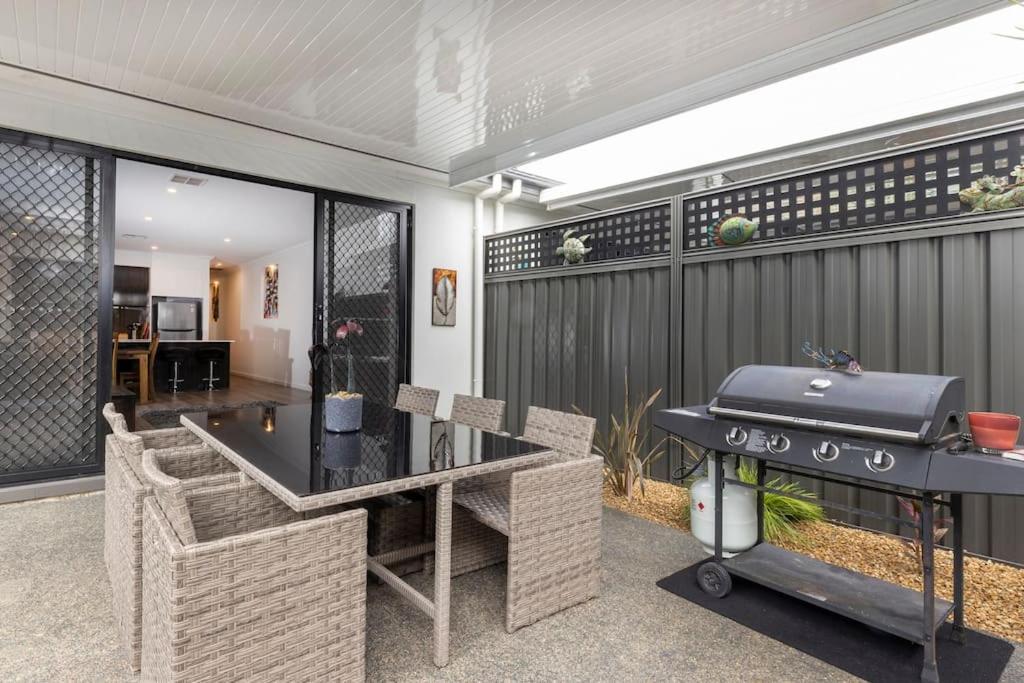 Luxury Home In Christies Beach With King Bed, Nbn, Netflix, 3Bed 2Bath Экстерьер фото