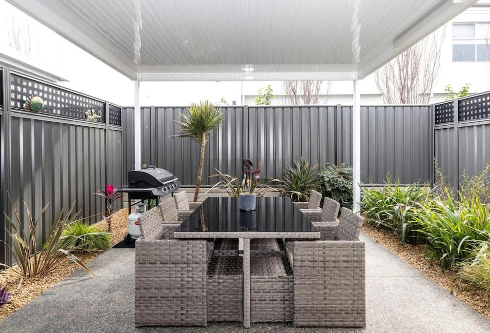 Luxury Home In Christies Beach With King Bed, Nbn, Netflix, 3Bed 2Bath Экстерьер фото